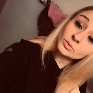 Meet your Posher, Caitlin